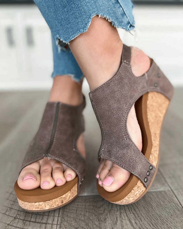 Sandales à talons moyens compensées