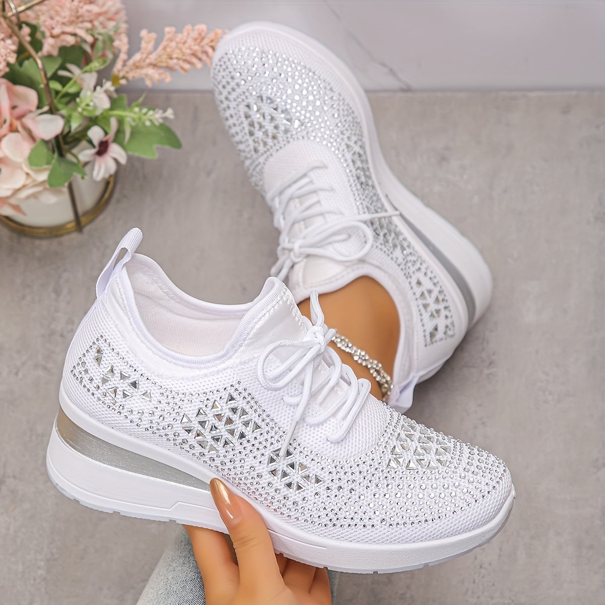 🔥🔥Dernier jour de promotion, profitez de 50 % de réduction🔥 Chaussures de sport orthopédiques respirantes pour femmes, style décontracté et tendance, ornées de strass incrustés.