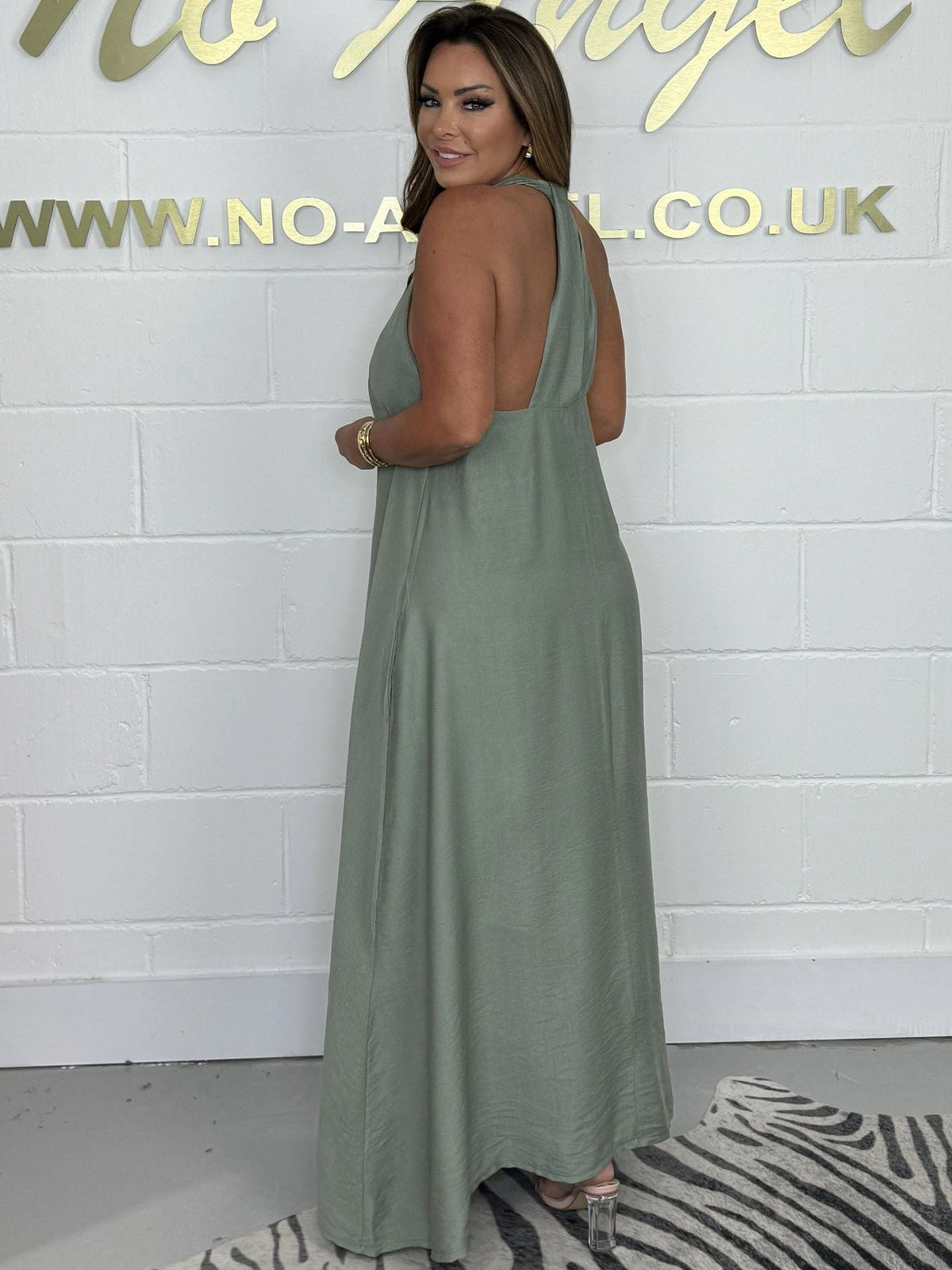 Robe longue fluide à dos en T pour femmes