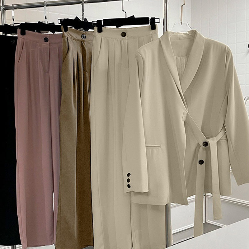 Ensemble 2 pièces formel pour femme : blazer noué sur le devant et pantalon à jambes larges