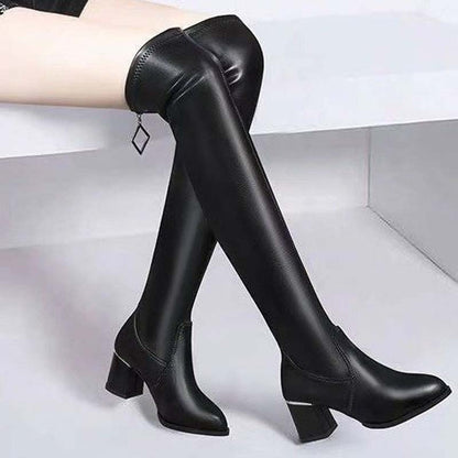 Bottes longues noires au-dessus du genou avec talon
