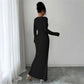 Robe élégante et moulante avec bretelles spaghetti, fente et boucle raffinée