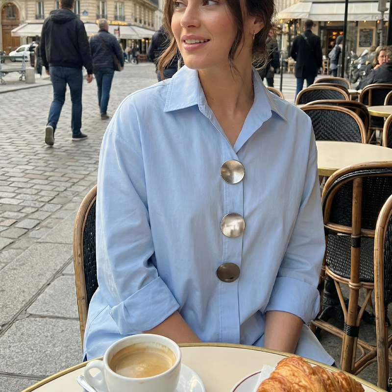 💎 58% DE RÉDUCTION – TEMPS LIMITÉ ! 💎 Chemise Oversize pour Femme avec Boutons Décoratifs – Col Montant, Ourlet Courbé & Polyester Anti-Froissement 👚✨