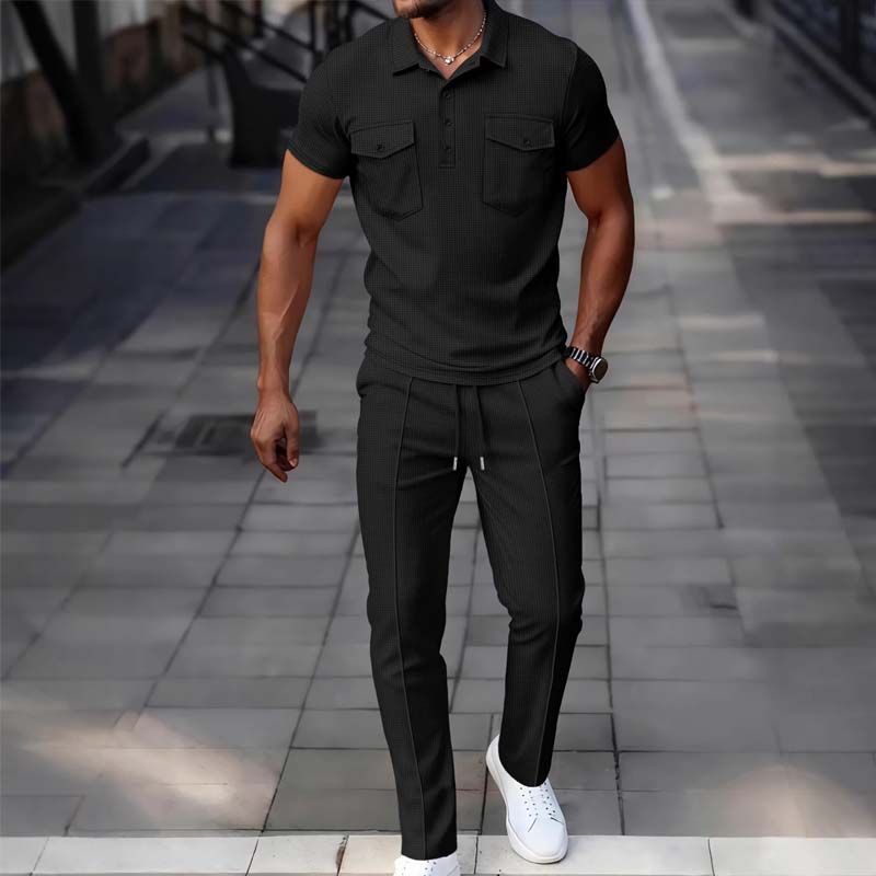 Ensemble homme composé d'un haut à manches courtes en maille gaufrée et d'un pantalon