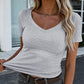 T-shirt basique à col en V et coupe ajustée pour femmes
