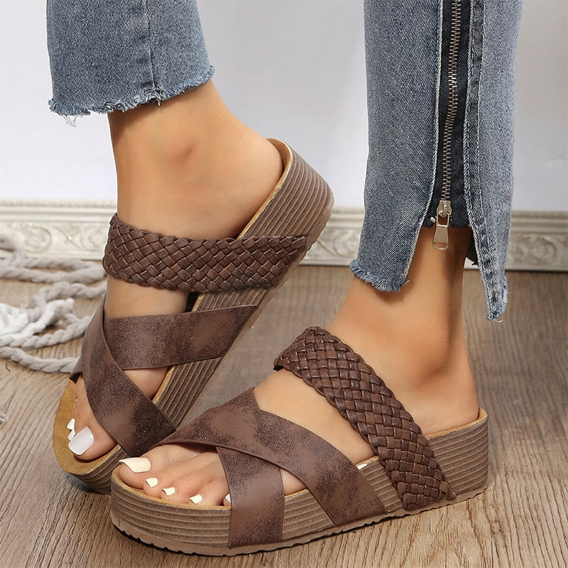 💐 PROMO EXCEPTIONNELLE -52% ! Sandales Compensées à Lanières Entrecroisées – Cuir Souple, Semelle Antidérapante ✨🌿 【Offre Limitée】