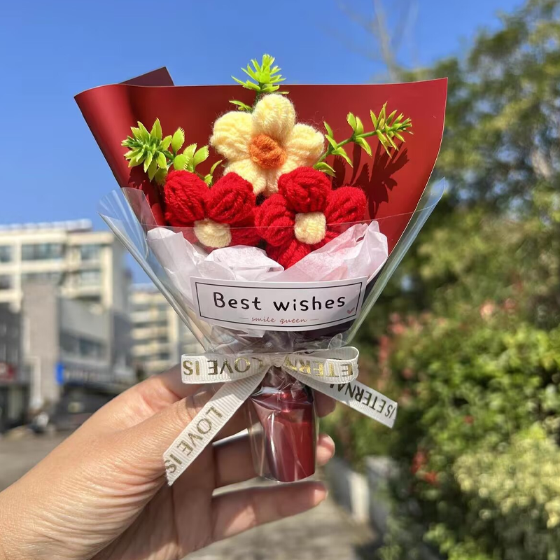 Charmant mini bouquet de fleurs tricoté à la main