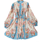 🌸 Élégance intemporelle – Robe mini à col montant et imprimé floral romantique 🌷