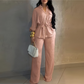🎀 52 % DE RÉDUCTION MAINTENANT ! 👖 Ensemble chemise à cordon de serrage et pantalon large pour femme – taille ajustable, pantalon fluide et tissu texturé 🌿
