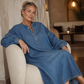 Robe longue en denim femme coupe oversize, encolure boutonnée demi-poitrine, manches lanternes bouffantes avec poches latérales🍃 Coupe ample sans contrainte